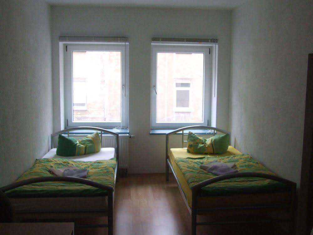 Hostel Im Medizinerviertel Halle  Εξωτερικό φωτογραφία