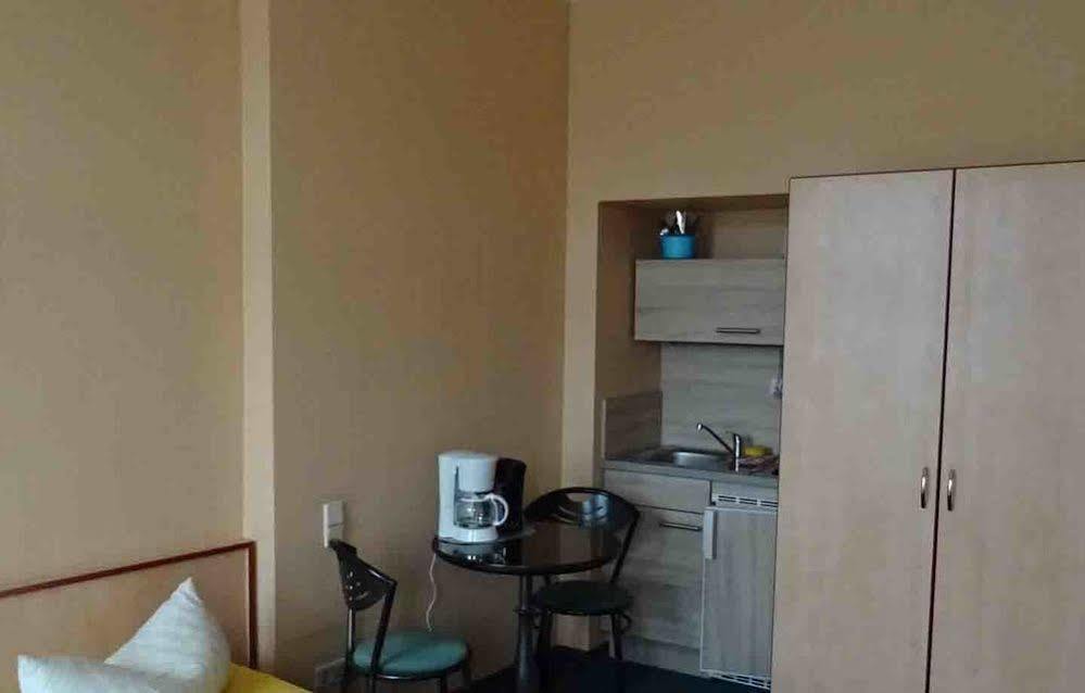 Hostel Im Medizinerviertel Halle  Εξωτερικό φωτογραφία