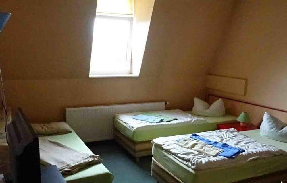 Hostel Im Medizinerviertel Halle  Εξωτερικό φωτογραφία