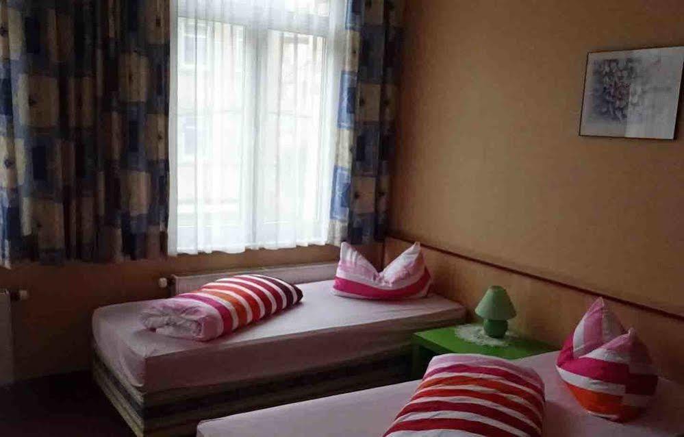 Hostel Im Medizinerviertel Halle  Εξωτερικό φωτογραφία