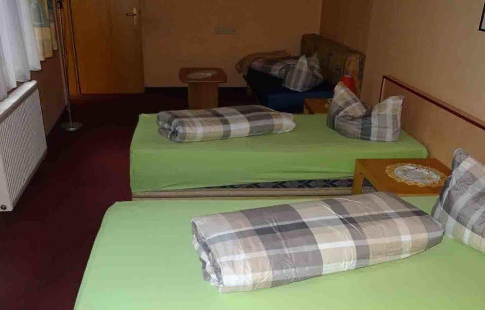 Hostel Im Medizinerviertel Halle  Εξωτερικό φωτογραφία